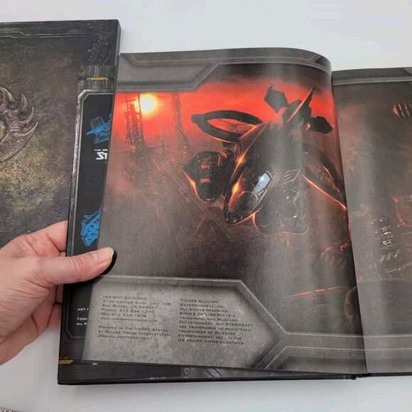 The Art of Starcraft Wings Of Liberty and Heart Of The Swarm - Picture 9 of 13